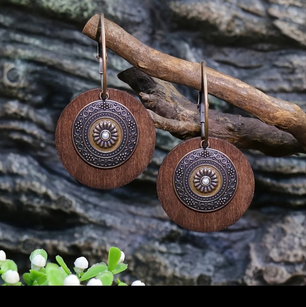 Wooden Bronze Alloy Hoop Earrings - Picture 7 of 7